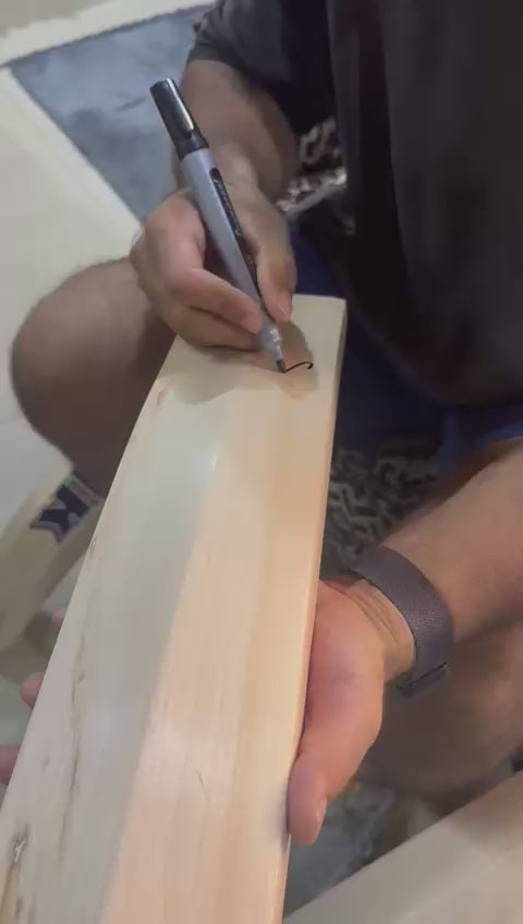AB57 - SIGNED BAT