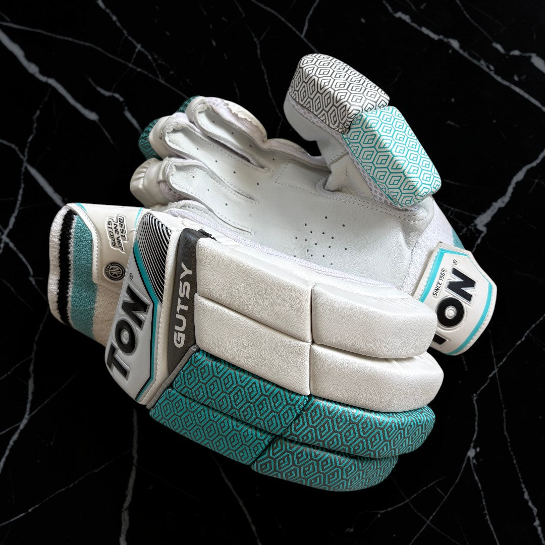 TON - Gutsy Batting Gloves - (Junior)